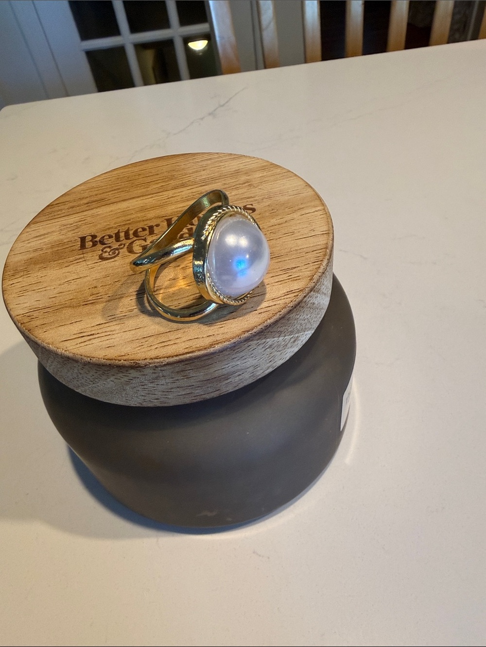 Elegant Pearl and Gold Tone Scarf Ring